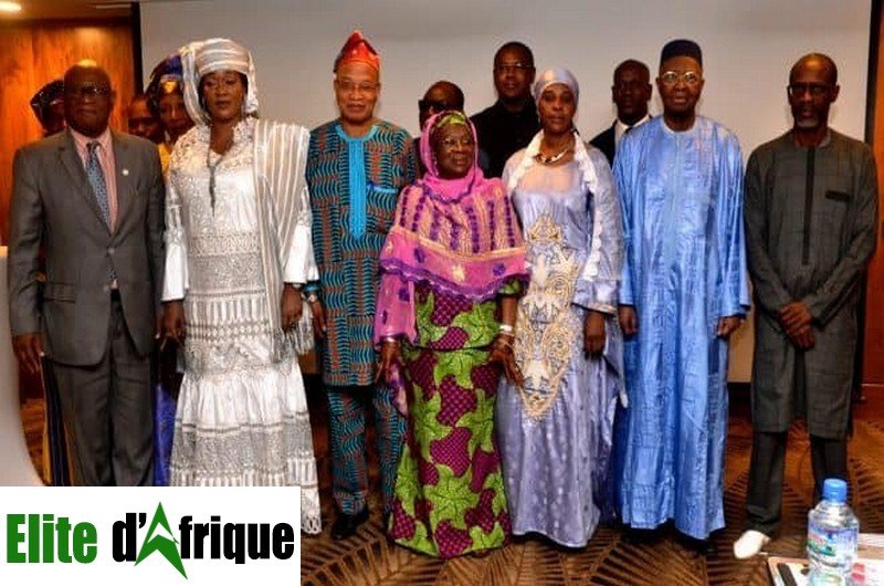 Photo de famille de l'assemblée générale des médiateur à Lomé