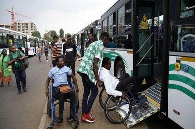 Des bus adaptés aux personnes à mobilité réduite disponible