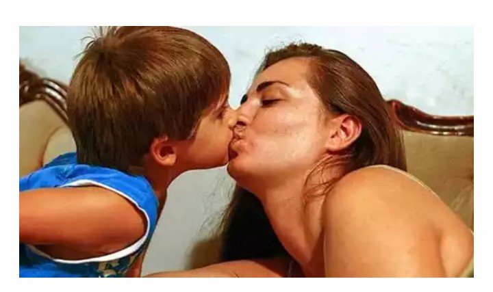 N’embrassez plus votre enfant sur la bouche: les raisons