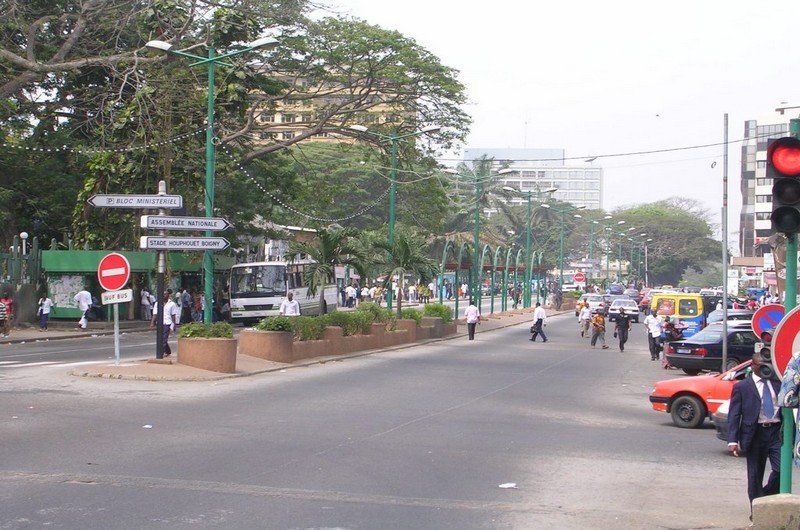 Restrictions levées à l’intérieur, Abidjan toujours sous les verrous
