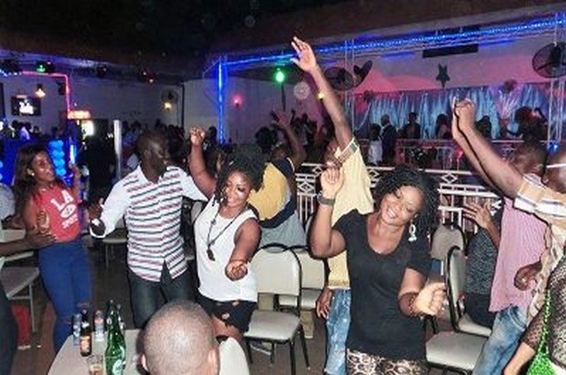 Scandale dans les bars à Lomé