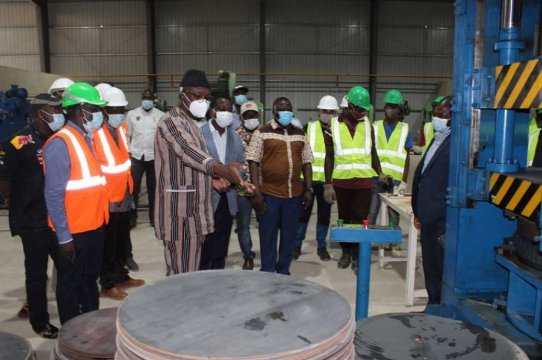 Le ministre Kodjo Adedze a visité la société Diwa Industries à Blitta