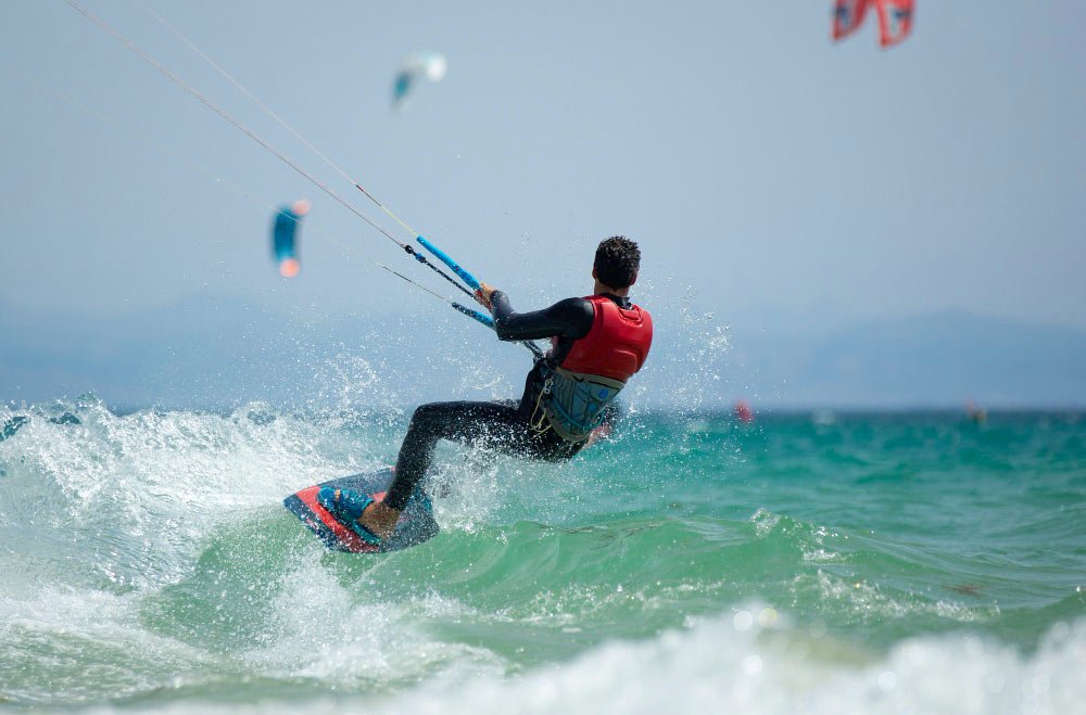 Deux kitesurfeurs rallient Lomé Aného, une première au Togo