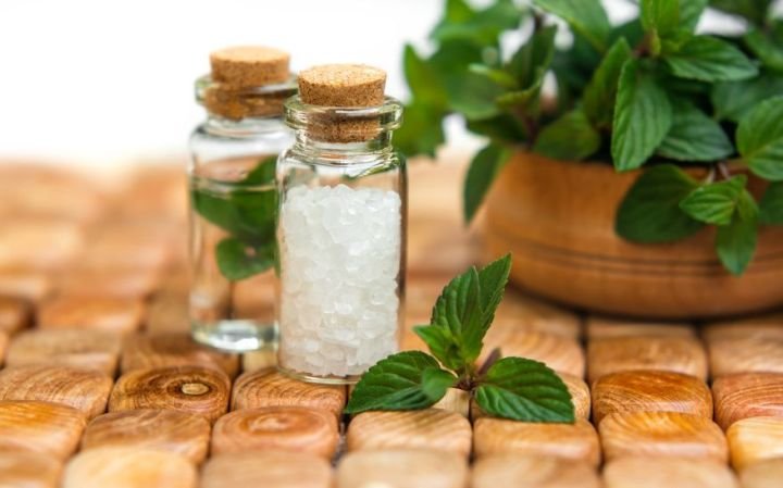Les cristaux de menthe, la recette des femmes pour attirer et garder