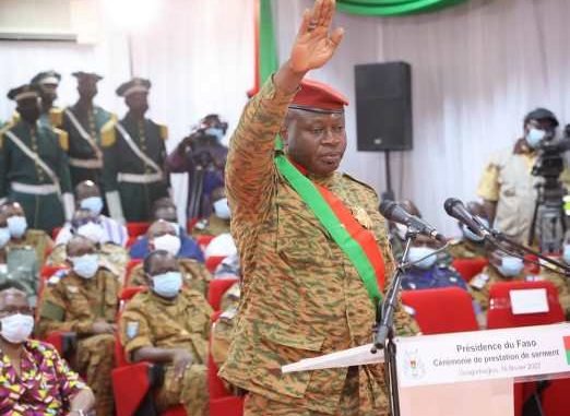 Burkina : le lieutenant-colonel Paul Henri Sandaogo Damiba investi président