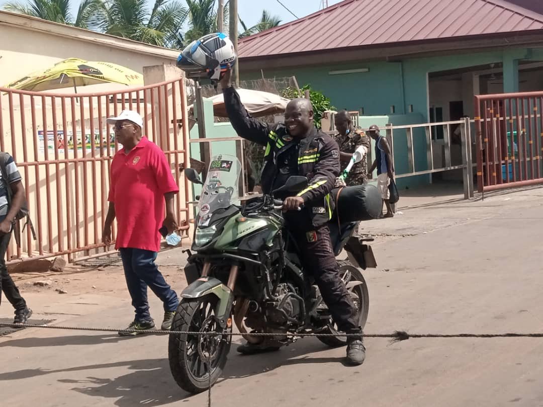 Lutte contre la poliomyélite: en motard de Londres, un homme arrive à Lomé après 11.695 kilomètres de courses