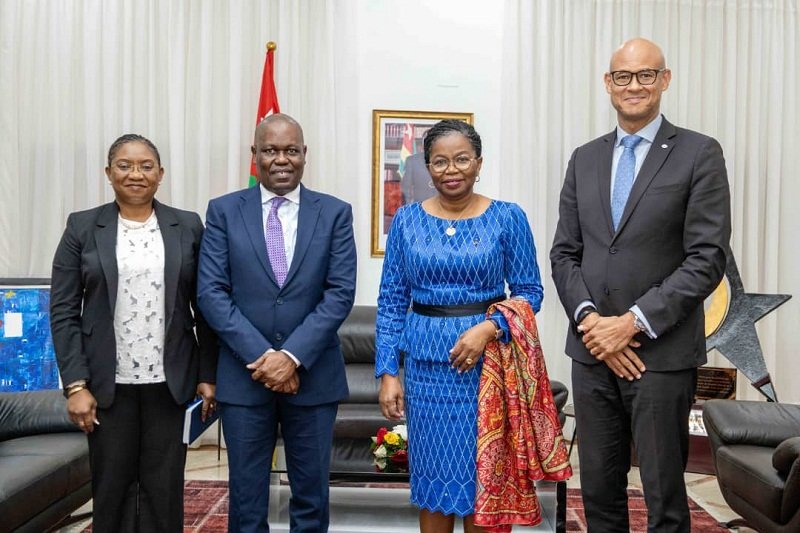 Le nouveau Directeur Général du Groupe Ecobank présenté au Premier ministre Victoire Tomégah-Dogbé