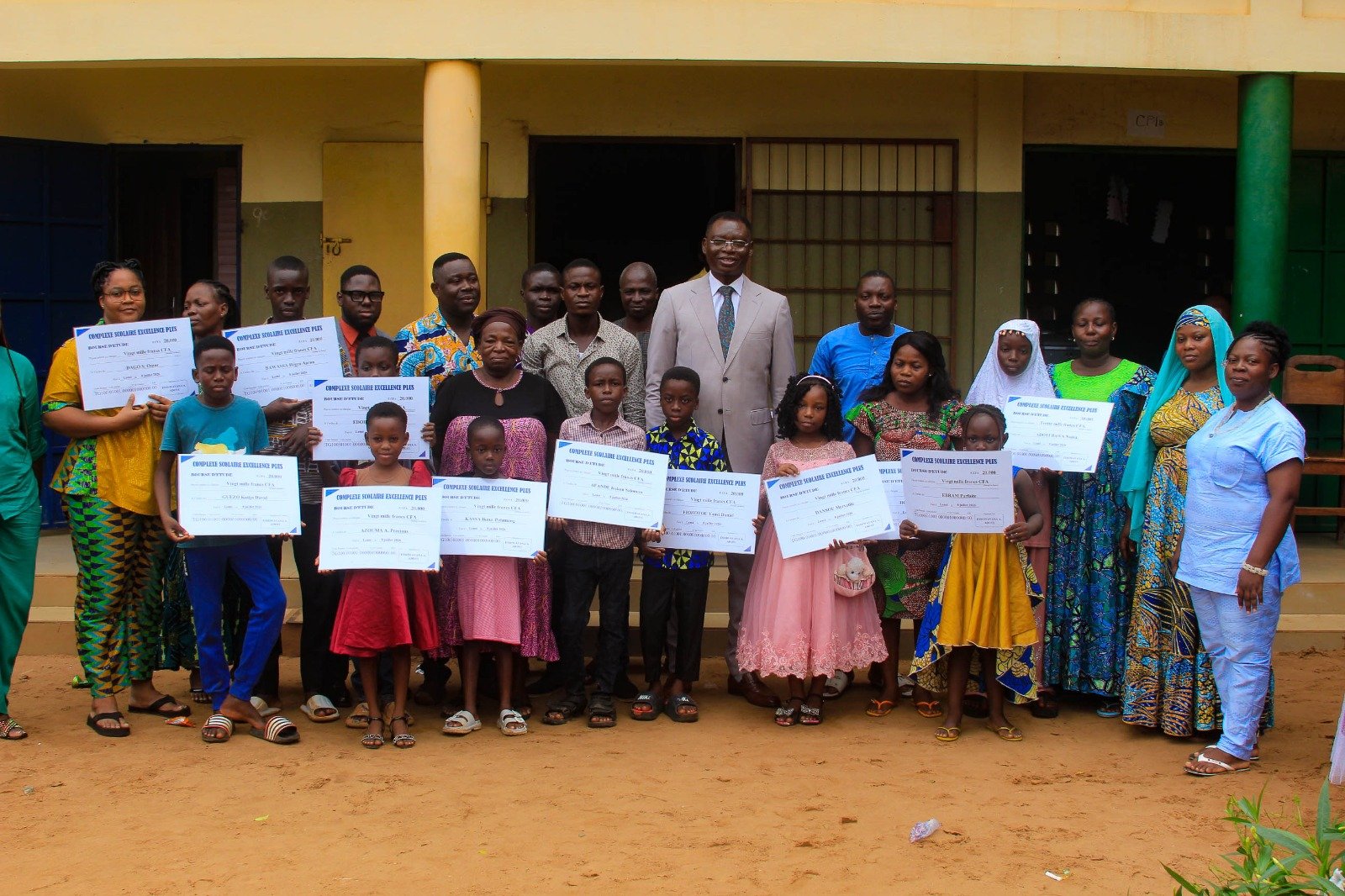 Attiégou : l&rsquo;Honorable Esso-Wavana Ahmed ADOYI encourage l&rsquo;excellence scolaire avec des bourses et des kits pédagogiques